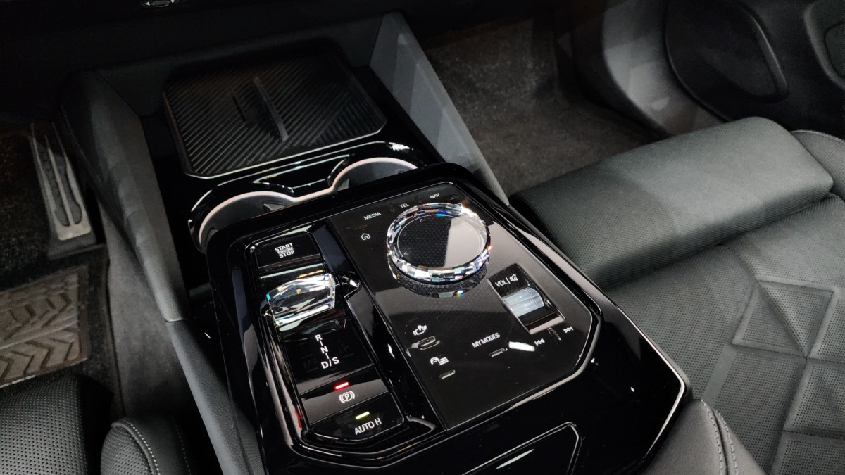 BMW 5 Series, 2025 — фото 8 из 12