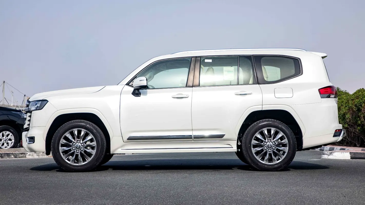 Toyota Land Cruiser, 2023 — фото 5 из 10
