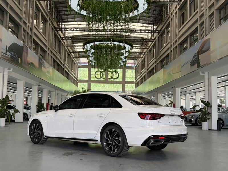 Audi A4L, 2023 — фото 4 из 12