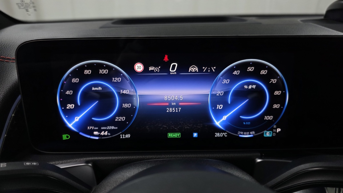 Mercedes-Benz EQB, 2024 — фото 8 из 12