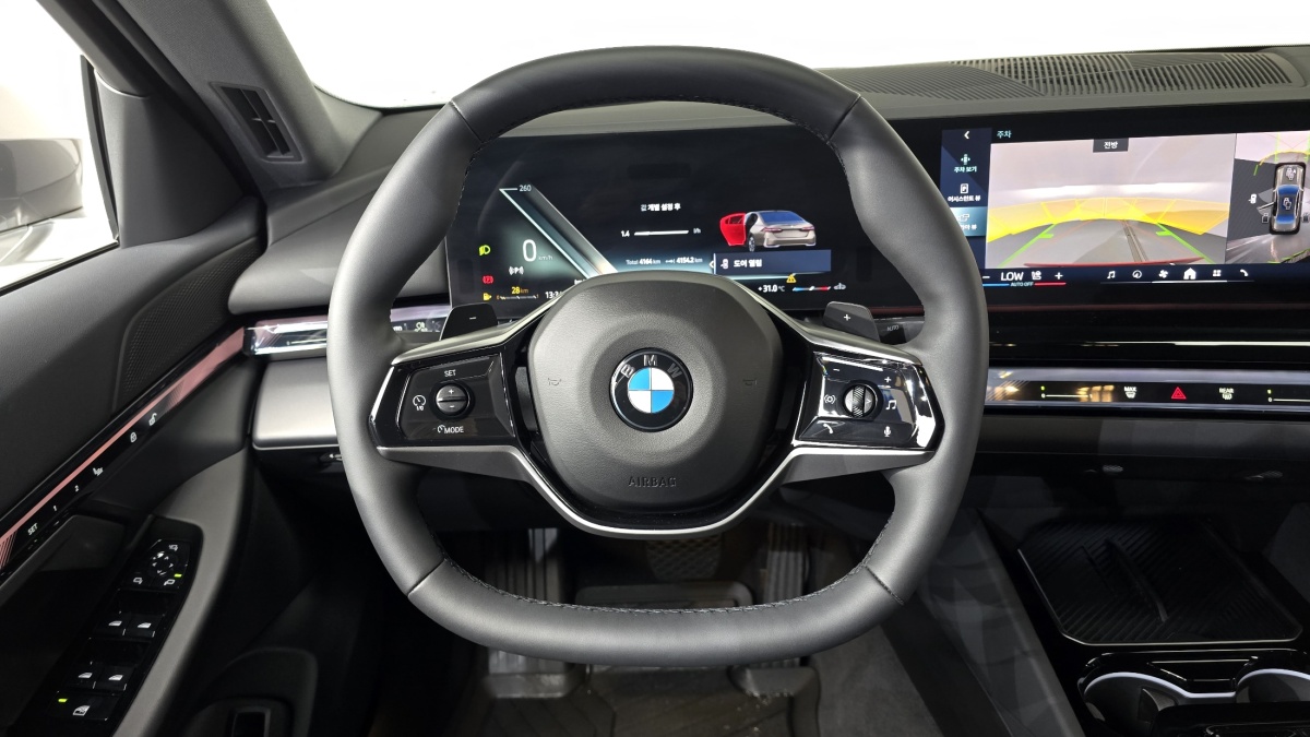 BMW 5 Series, 2025 — фото 12 из 12