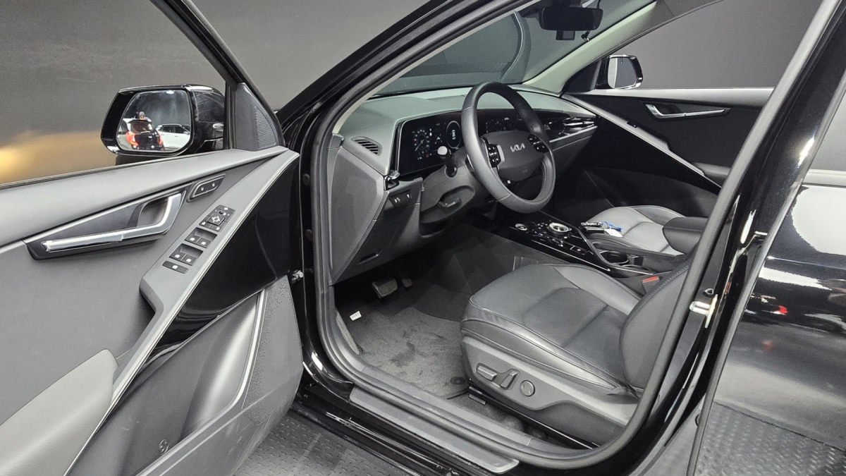 Kia Niro, 2023 — фото 10 из 12