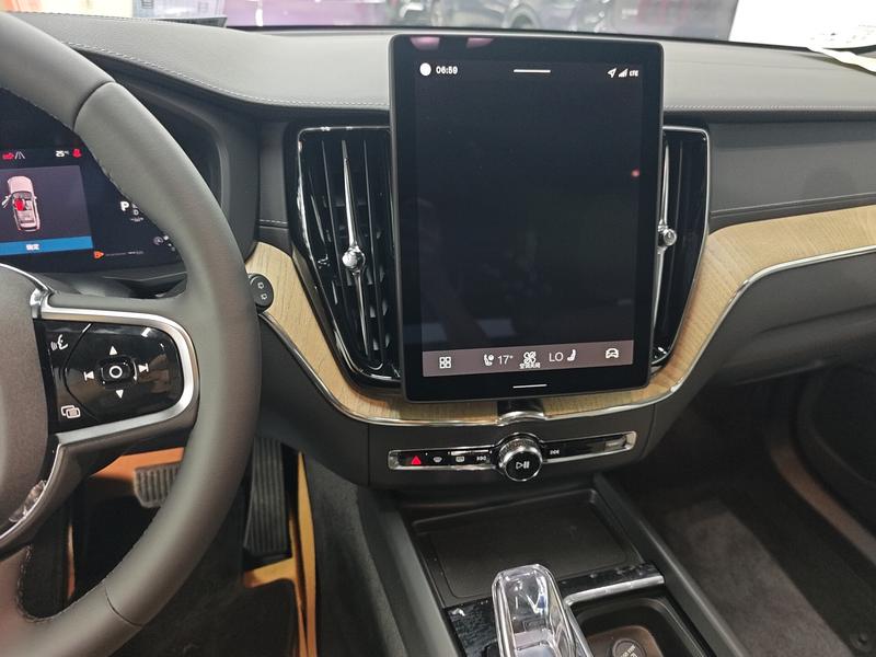 Volvo XC60, 2026 — фото 8 из 12
