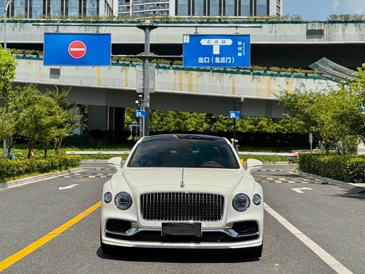 Bentley Flying Spur, 2022 — фото 2 из 9