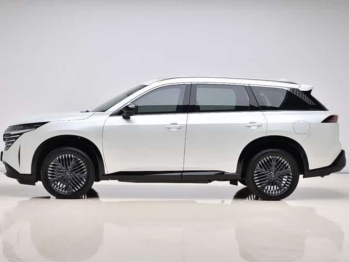 Nissan Pathfinder, 2023 — фото 5 из 9