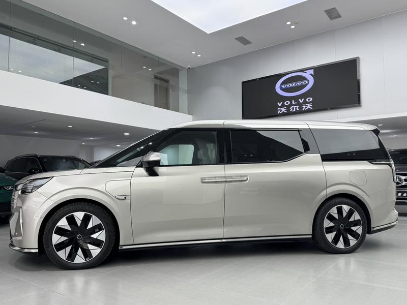 Volvo EM90, 2024 — фото 4 из 12