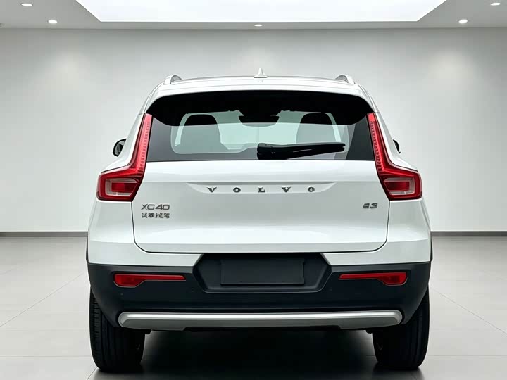 Volvo XC40, 2023 — фото 3 из 9