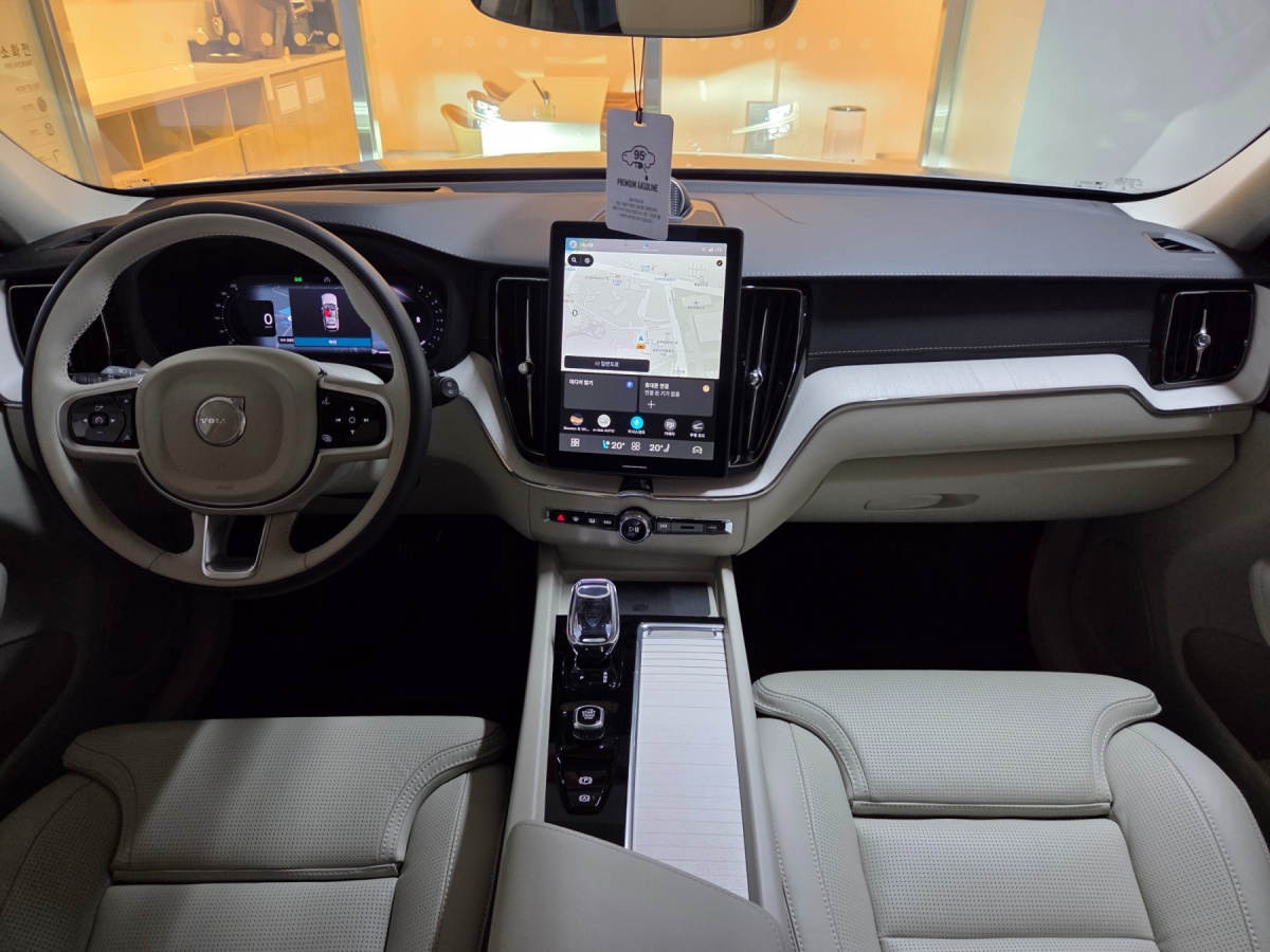Volvo XC60, 2026 — фото 6 из 12
