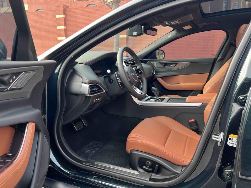 Jaguar XE L, 2023 — фото 7 из 9