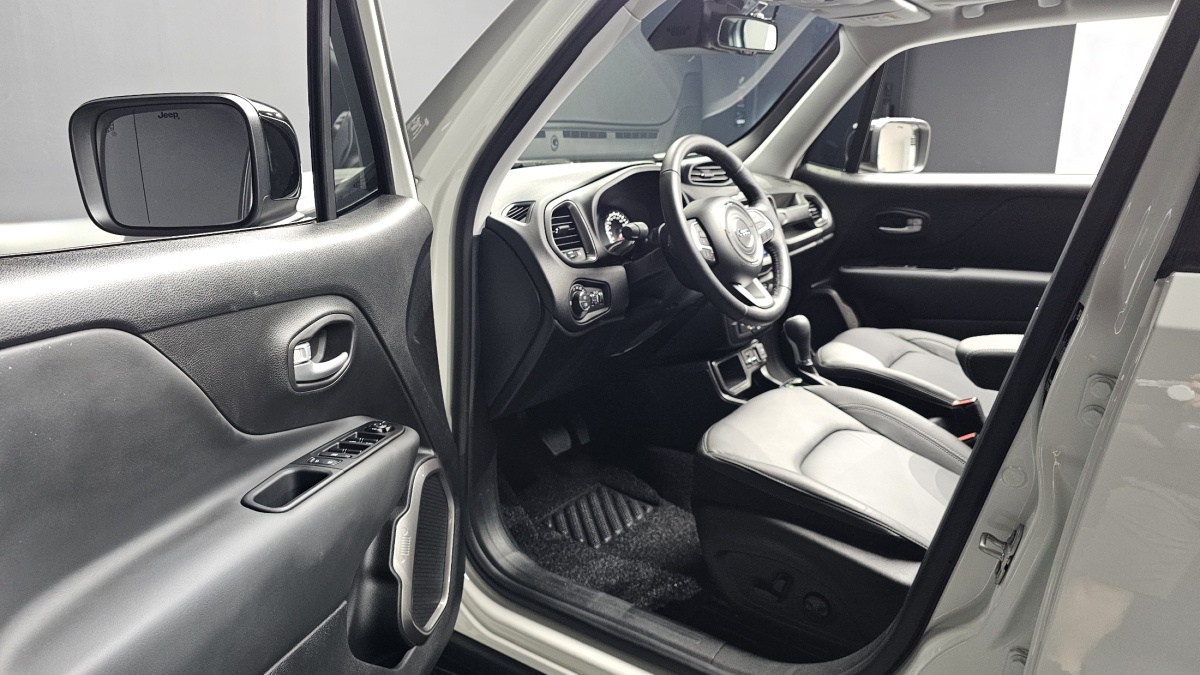 Jeep Renegade, 2023 — фото 9 из 12
