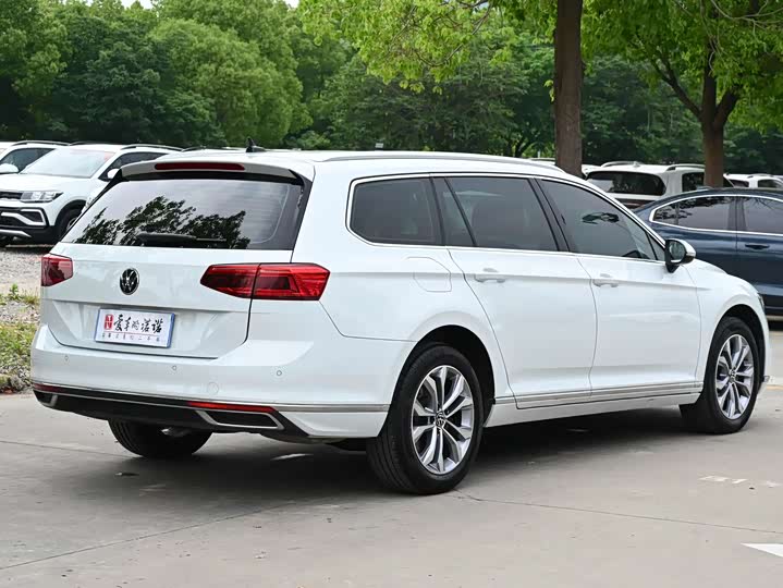 Volkswagen Passat Variant, 2023 — фото 8 из 9