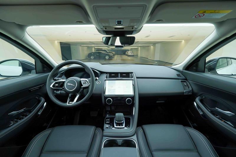 Jaguar E-Pace, 2023 — фото 8 из 12