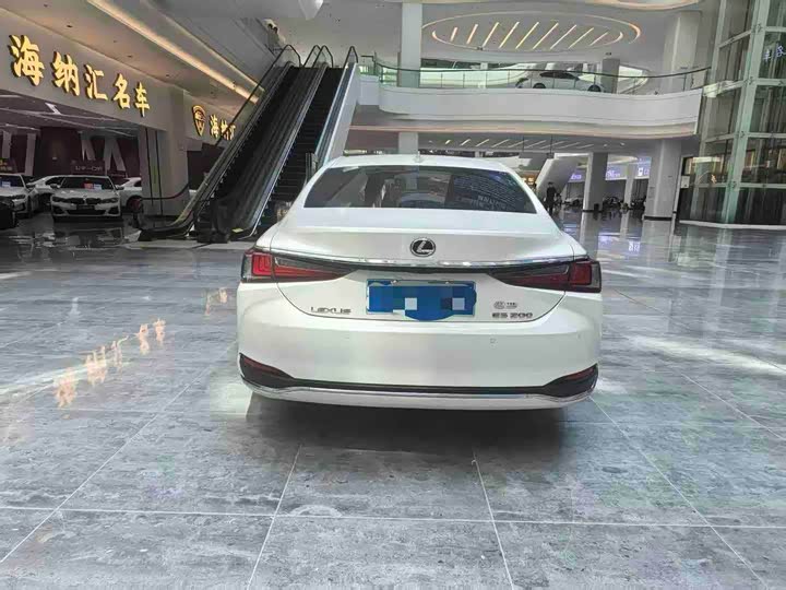 Lexus ES, 2023 — фото 5 из 9