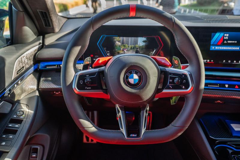 BMW M5 Hybrid, 2025 — фото 11 из 12