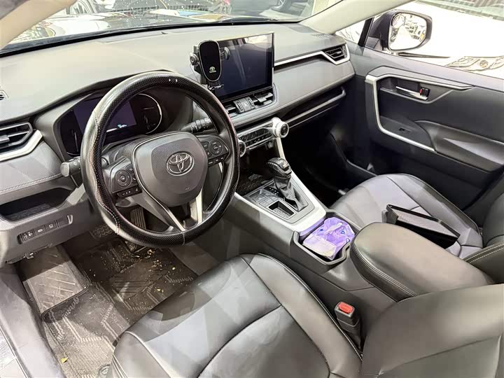 Toyota RAV4, 2022 — фото 8 из 9