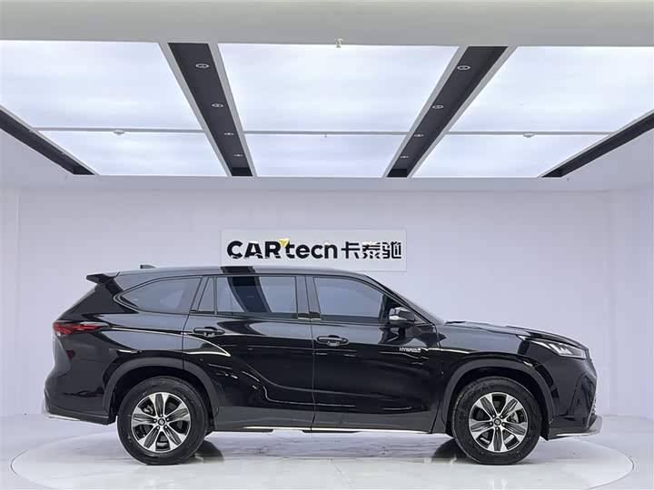 Toyota Crown Kluger, 2023 — фото 4 из 9