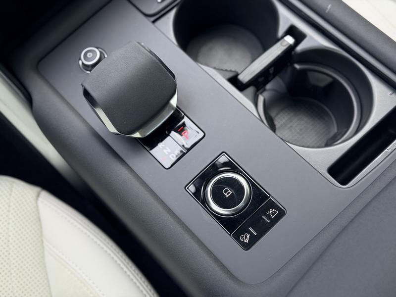 Land Rover Discovery, 2024 — фото 9 из 12
