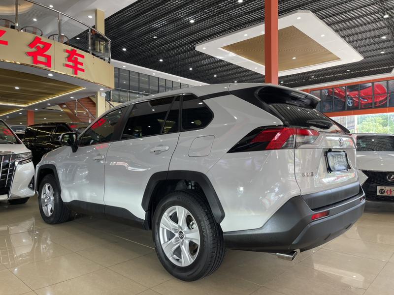 Toyota RAV4, 2023 — фото 4 из 12