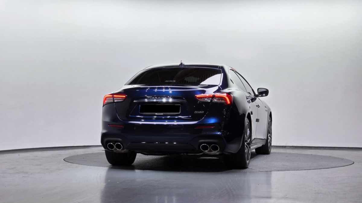Maserati Ghibli, 2022 — фото 4 из 12