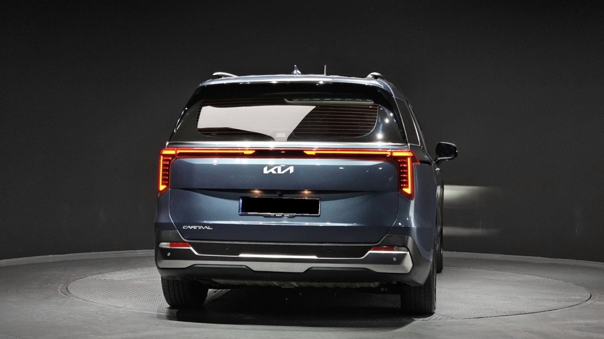 Kia Carnival, 2023 — фото 4 из 12