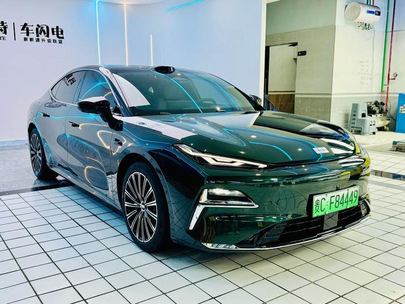 Geely Galaxy Starshine 8 EM-i, 2025 — фото 3 из 9