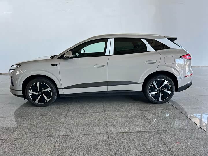 BYD Sea Lion 06 Hybrid/EV, 2026 — фото 2 из 9