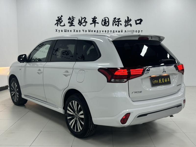 Mitsubishi Outlander, 2022 — фото 4 из 12