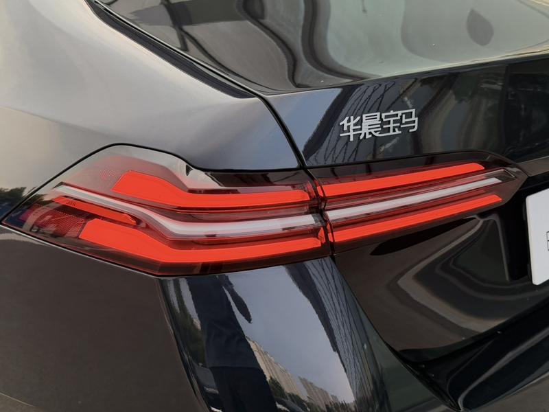 BMW 5 Series, 2025 — фото 7 из 12