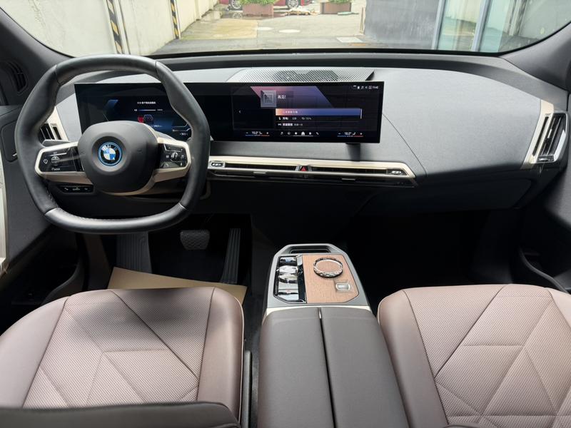 BMW iX, 2025 — фото 6 из 12