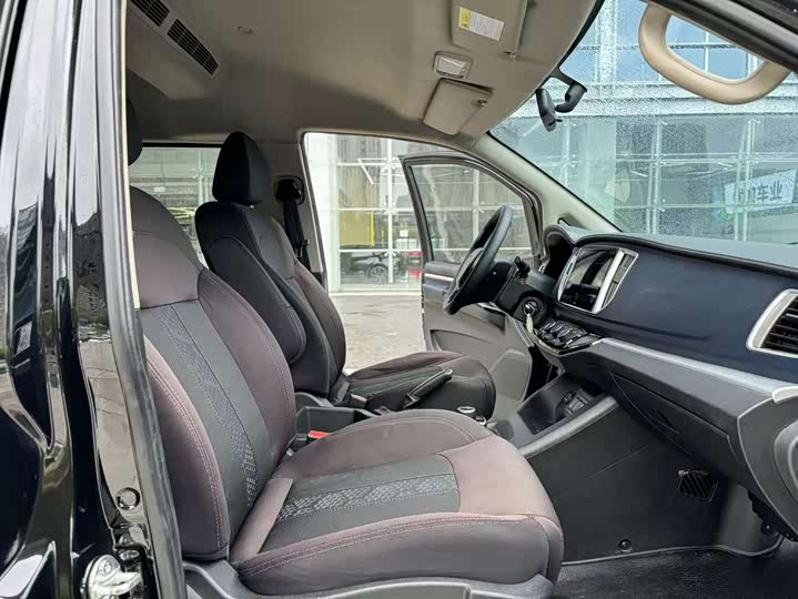 Dongfeng Forthing Lingzhi M5 EV, 2023 — фото 9 из 9