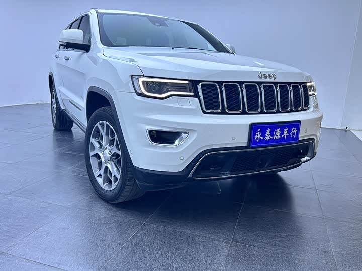 Jeep Grand Cherokee, 2023 — фото 3 из 9