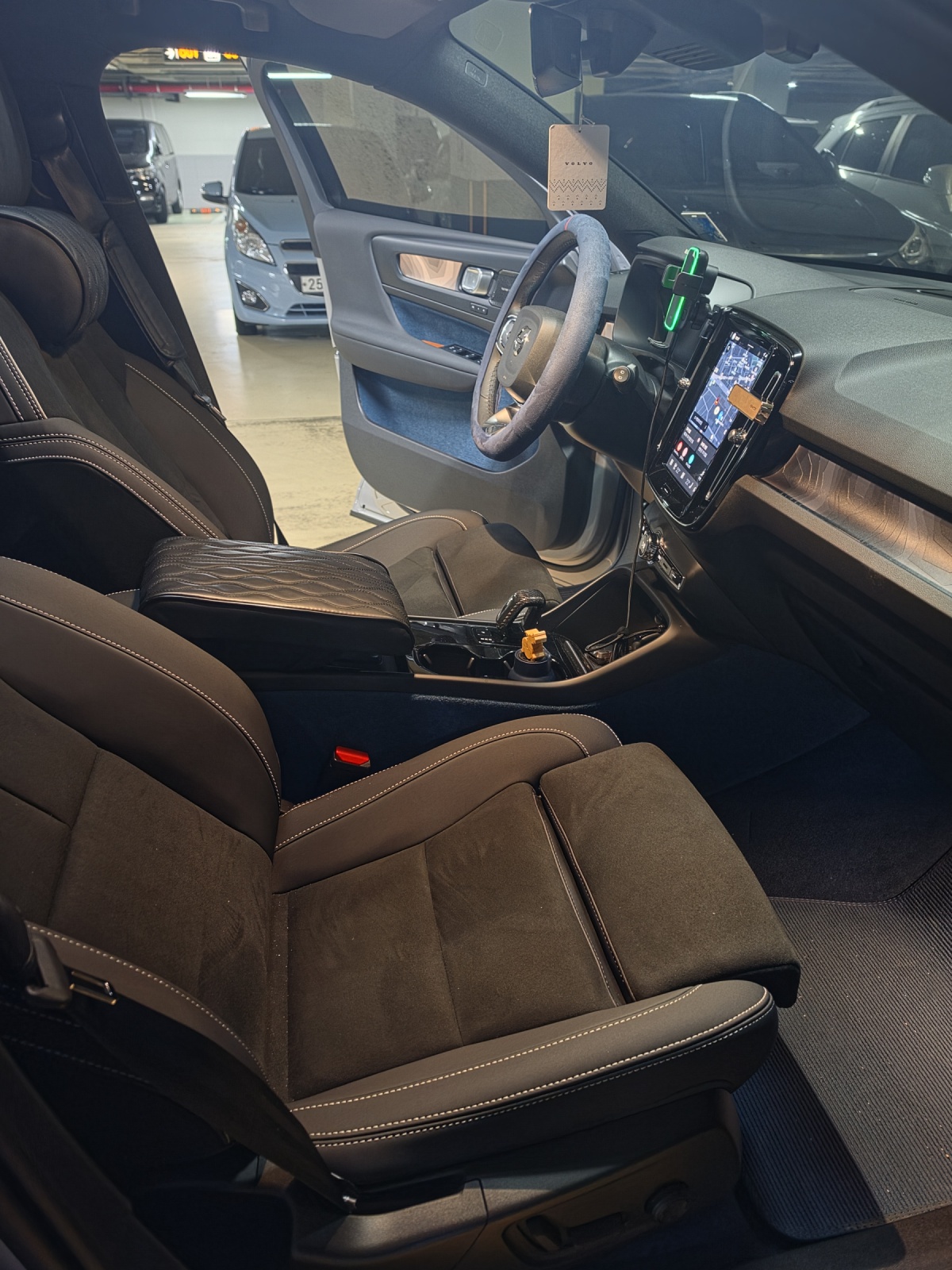 Volvo XC40, 2023 — фото 7 из 12