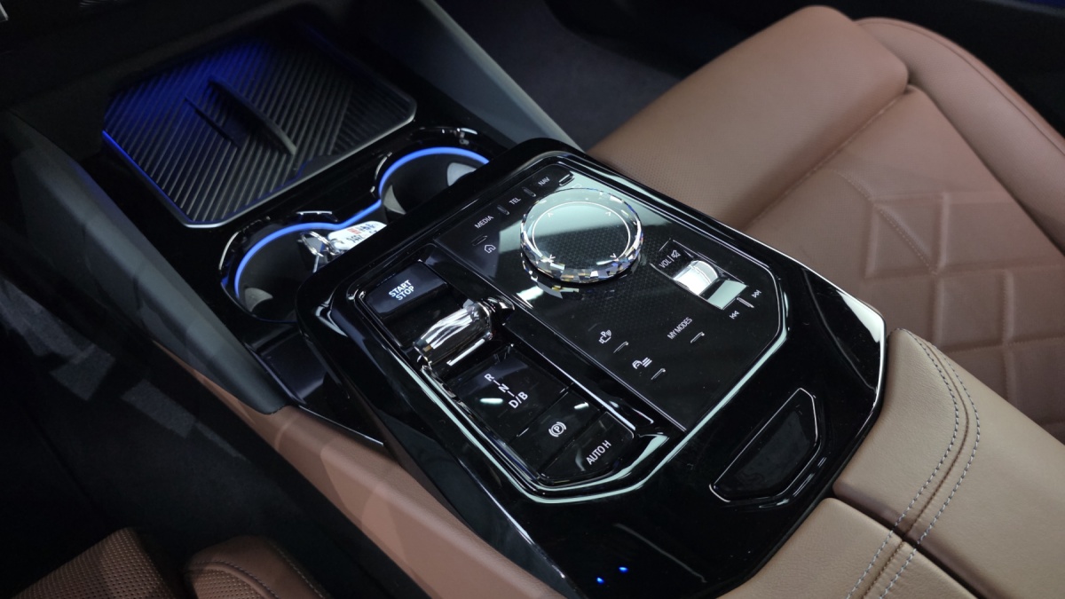 BMW i5, 2025 — фото 8 из 12