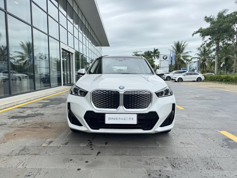 BMW iX1, 2025 — фото 2 из 12