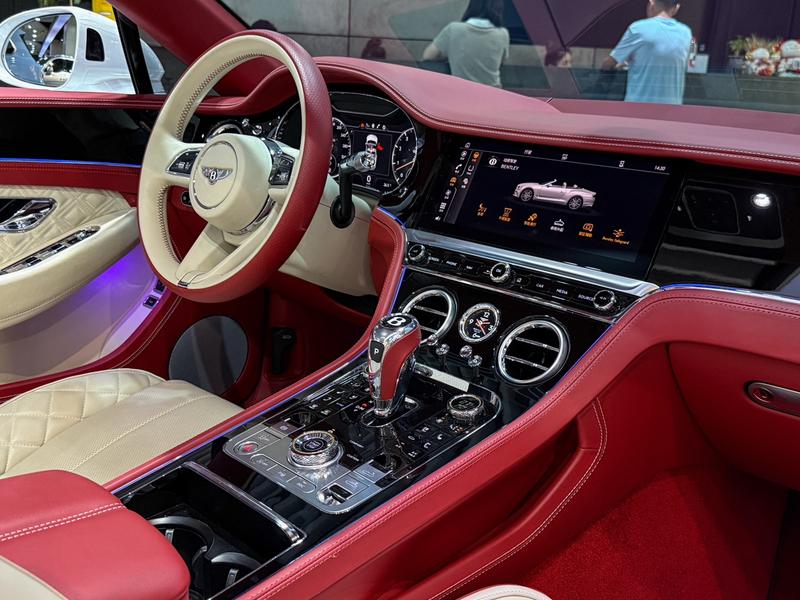 Bentley Continental GT, 2023 — фото 5 из 12