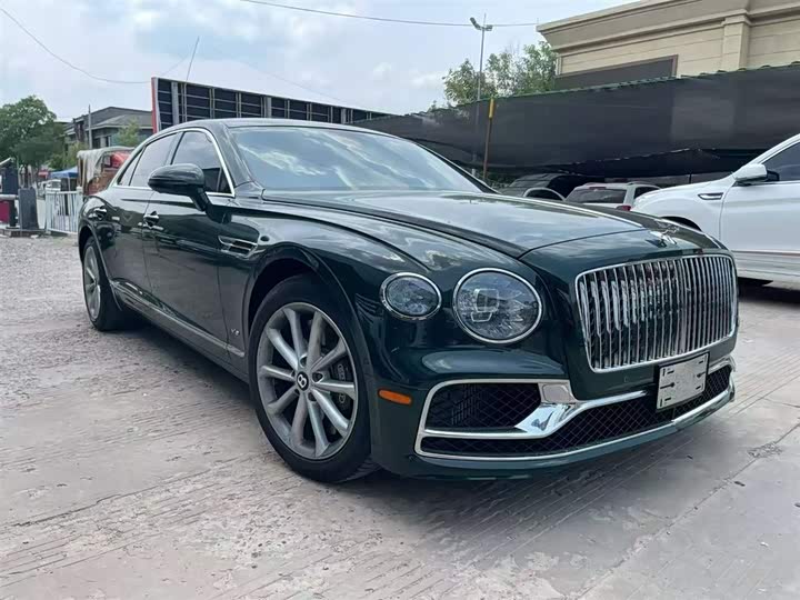 Bentley Flying Spur, 2023 — фото 3 из 5