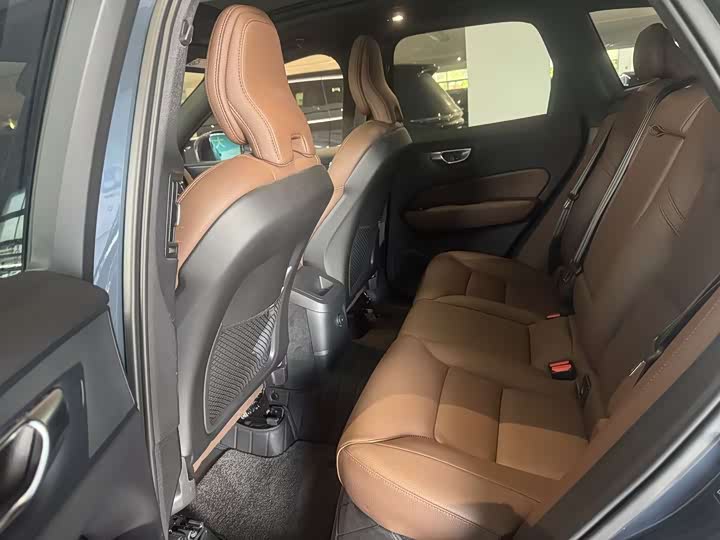 Volvo XC60 Hybrid, 2024 — фото 4 из 9