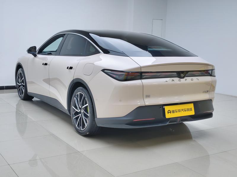 BAIC Arcfox Alpha S5, 2025 — фото 5 из 12