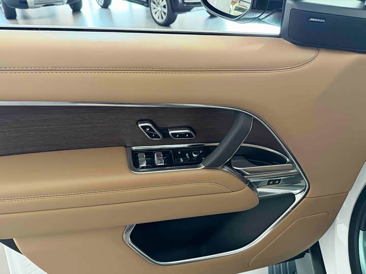 Land Rover Range Rover, 2023 — фото 5 из 9