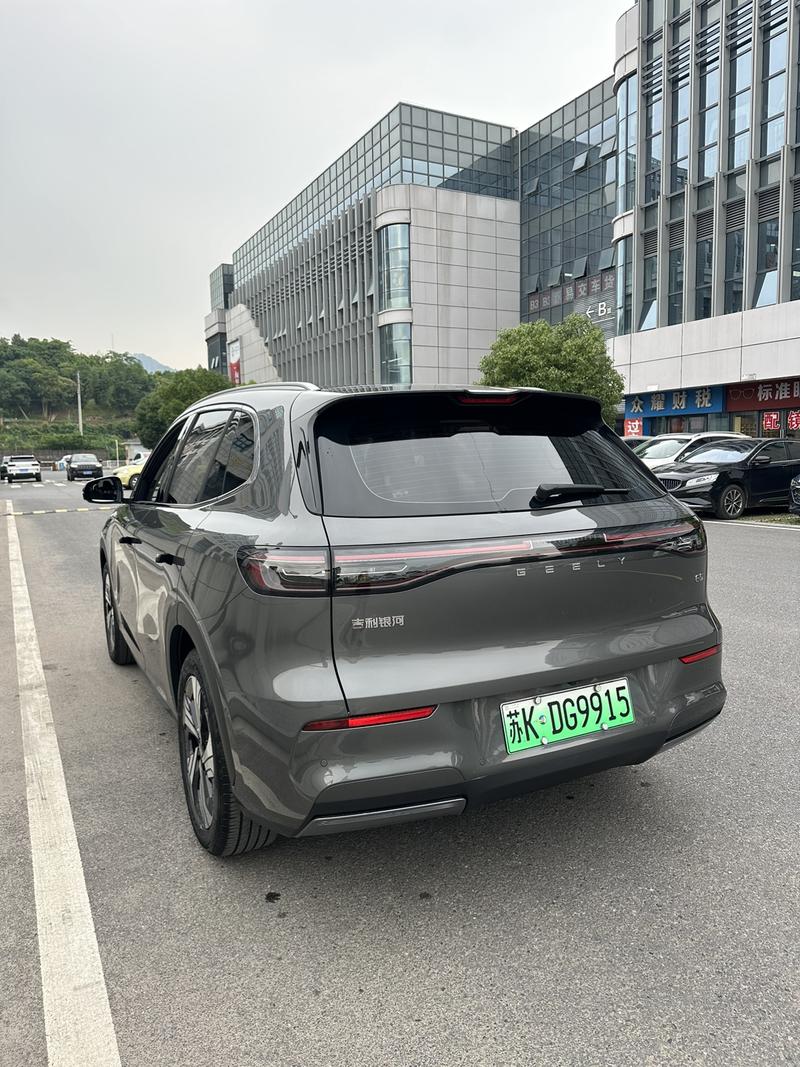 Geely Galaxy E5, 2024 — фото 4 из 10