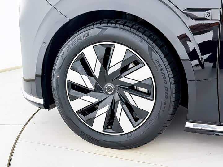 Volvo EM90, 2023 — фото 5 из 9
