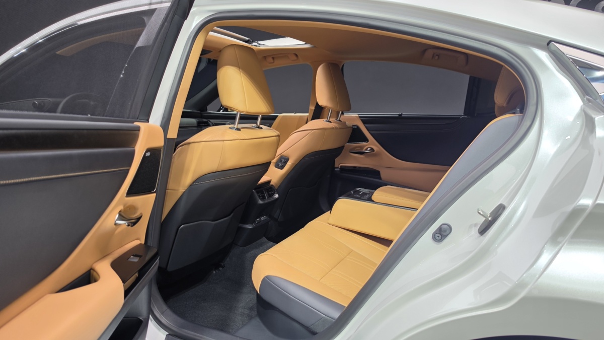 Lexus ES, 2025 — фото 11 из 12