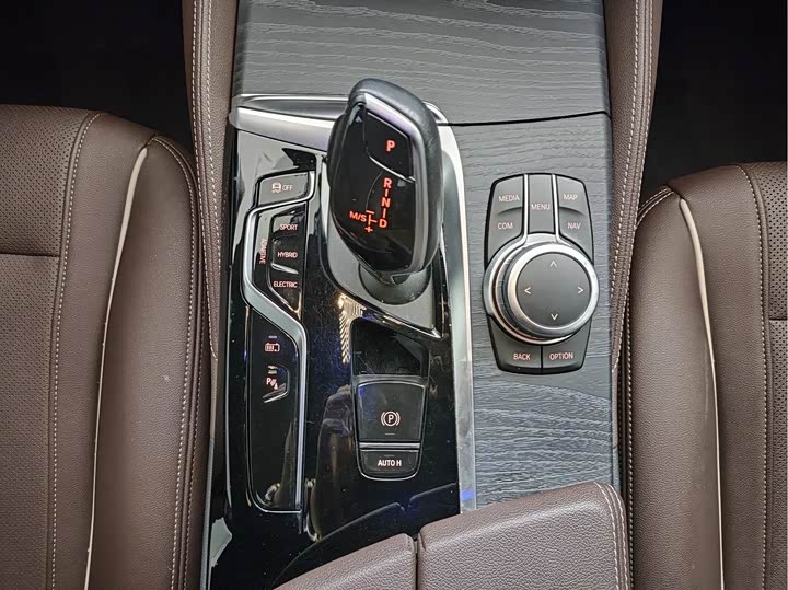 BMW 5 Series Hybrid, 2022 — фото 8 из 9