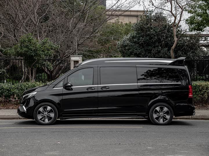 Mercedes-Benz V-Class, 2023 — фото 3 из 9
