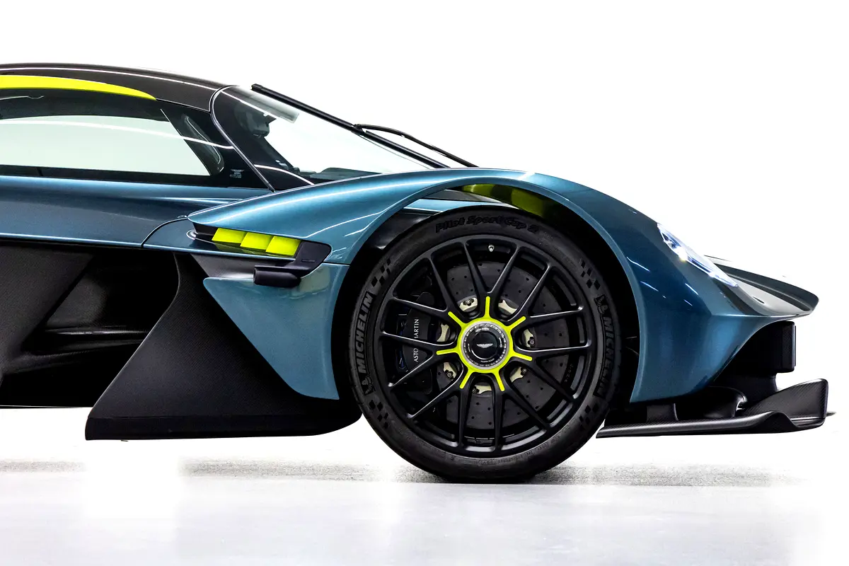 Aston Martin Valkyrie, 2022 — фото 9 из 10