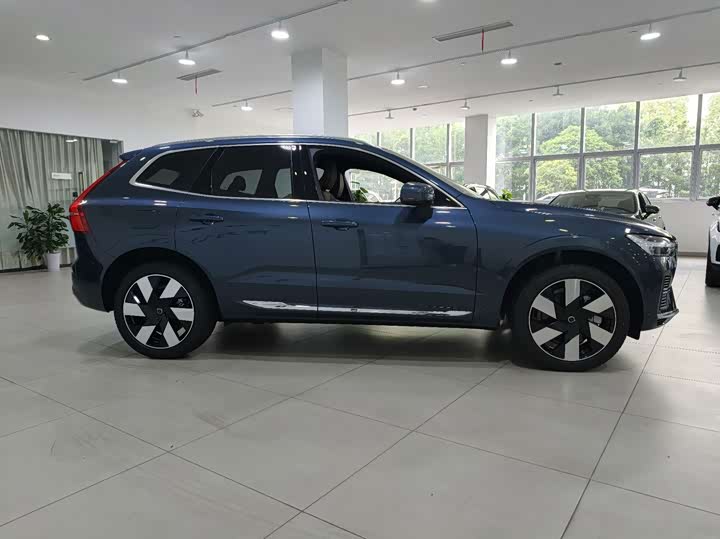 Volvo XC60 Hybrid, 2025 — фото 8 из 9