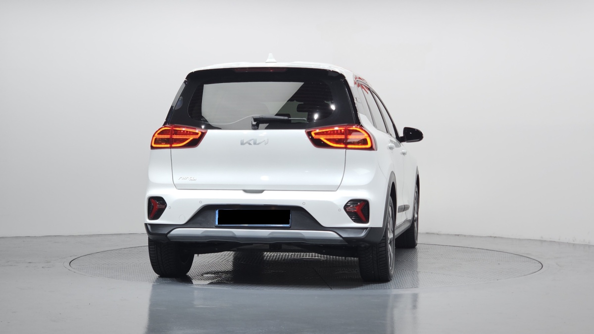 Kia Niro, 2023 — фото 4 из 12