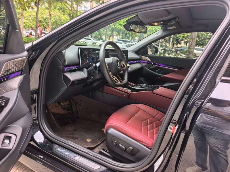 BMW 5 Series, 2025 — фото 7 из 9