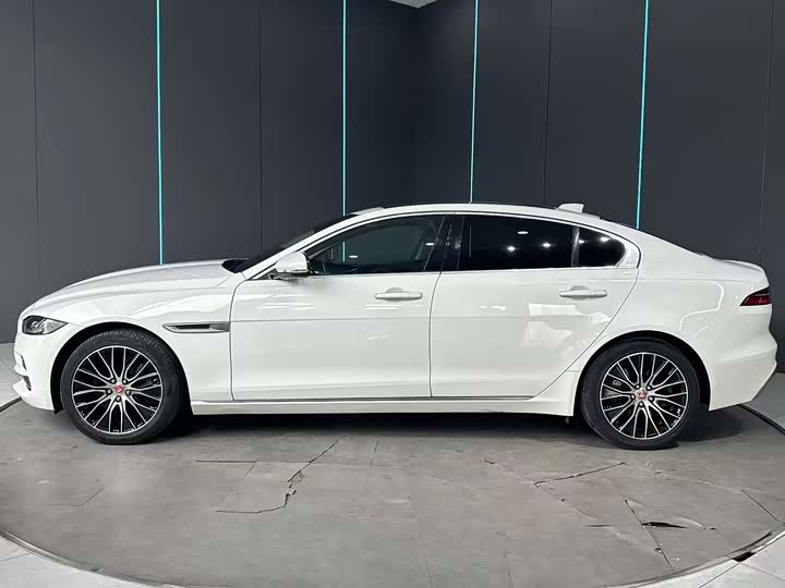 Jaguar XE L, 2021 — фото 5 из 9