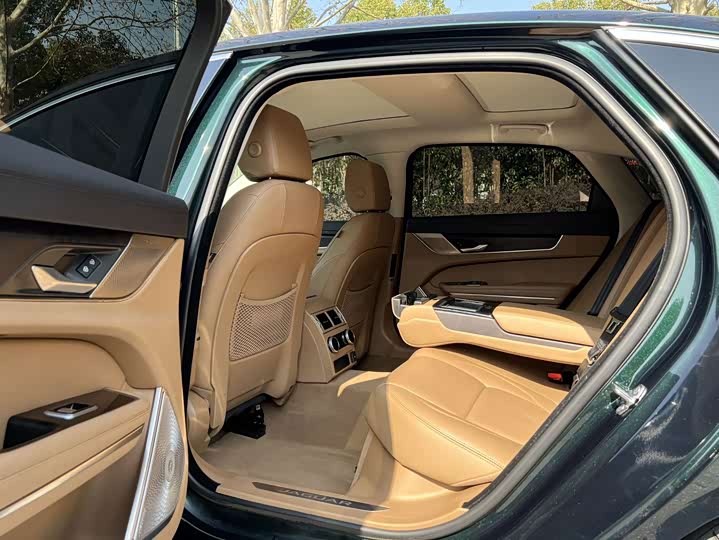 Jaguar XF L, 2021 — фото 8 из 9